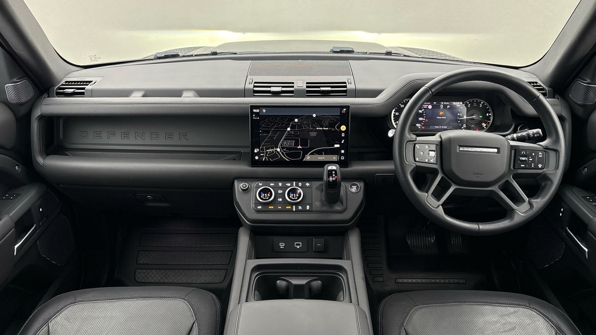 Land Rover Defender 110 Image 12