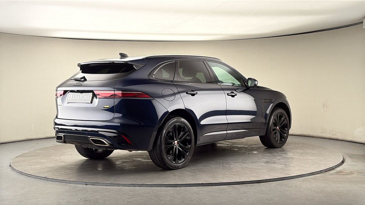 Jaguar F-PACE Image 21