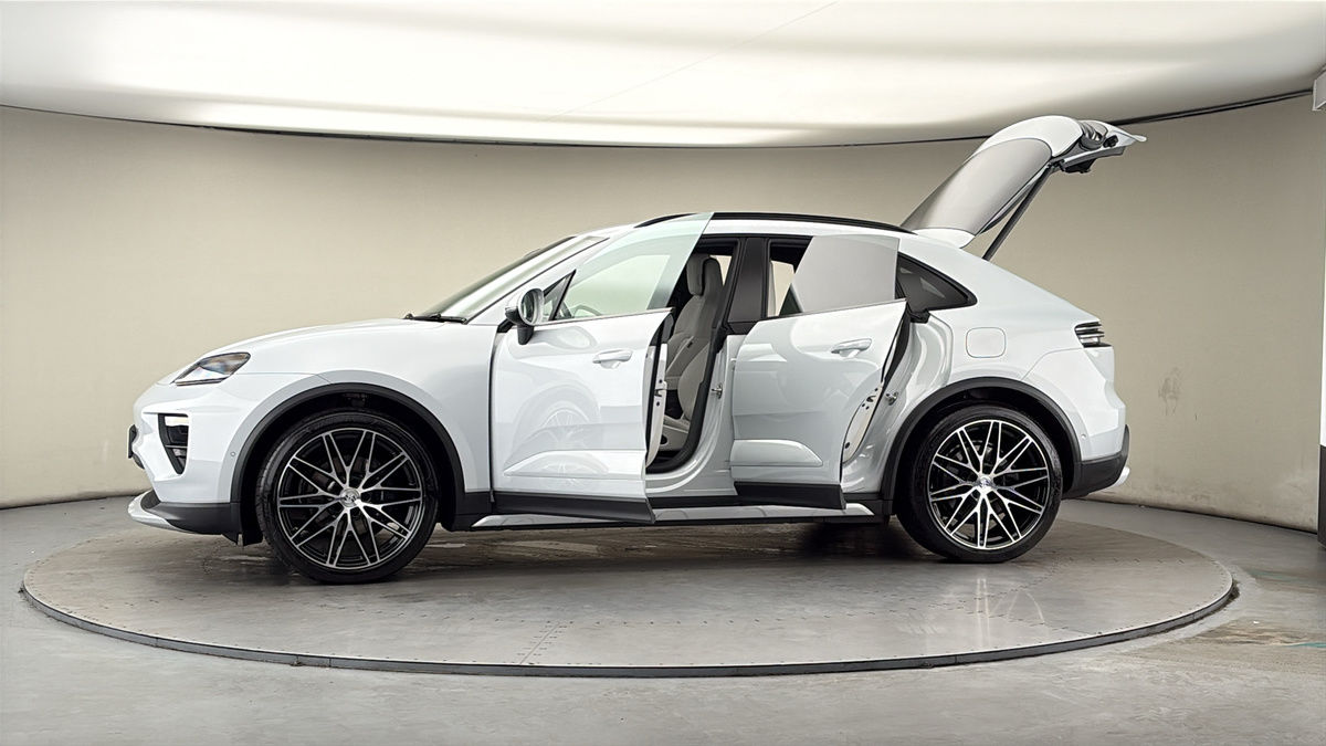 More views of Porsche Macan