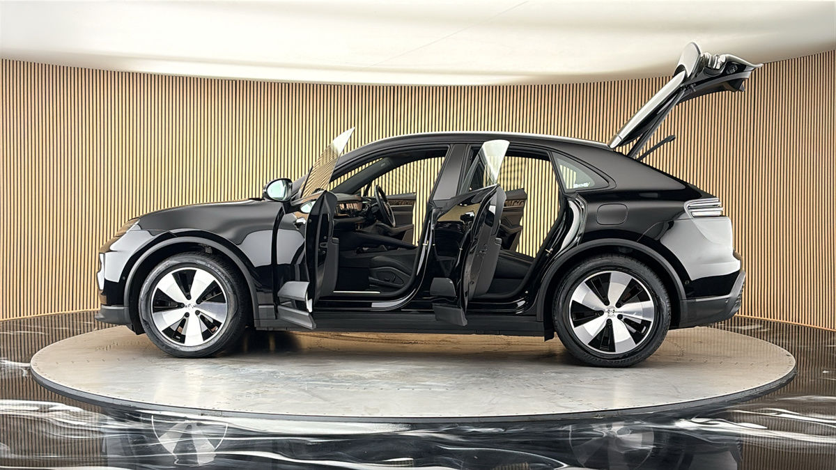 More views of Porsche Macan