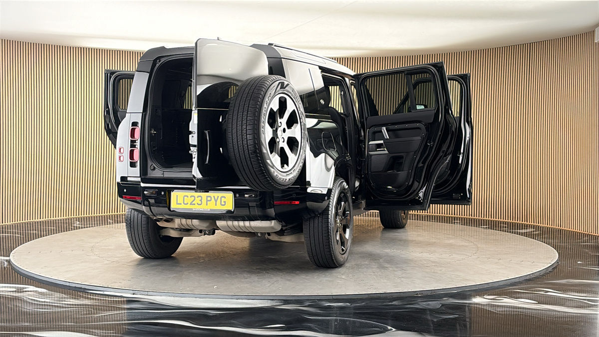 More views of Land Rover Defender 110