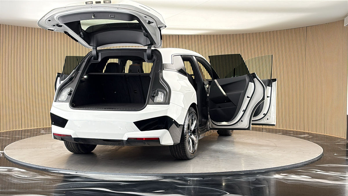 More views of BMW iX