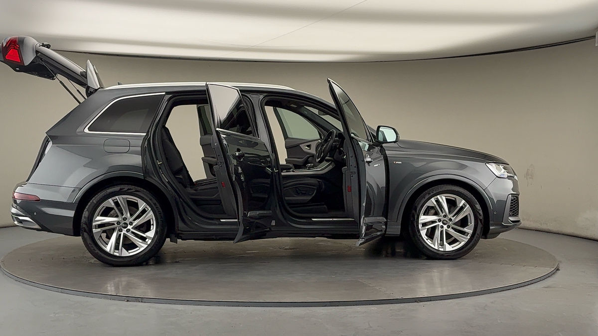 More views of Audi Q7