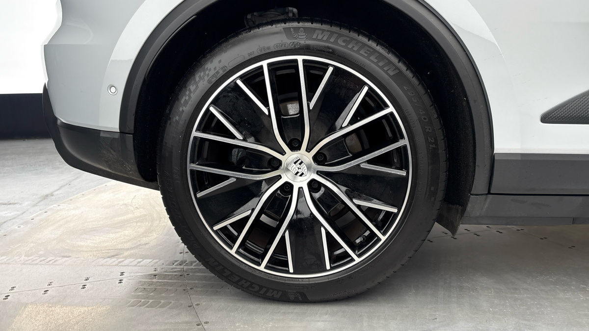 Porsche Macan Image 11