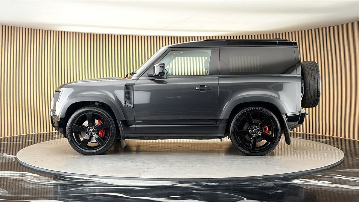 Land Rover Defender 90 Image 15