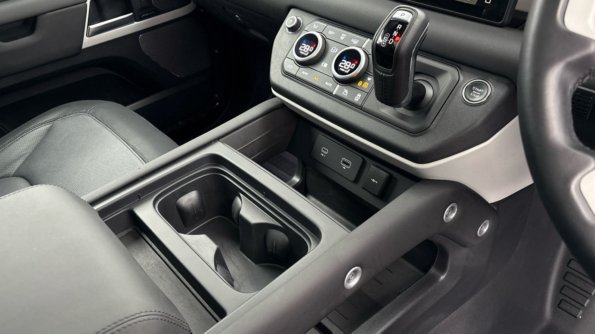 Land Rover Defender 110 Urban Image 18