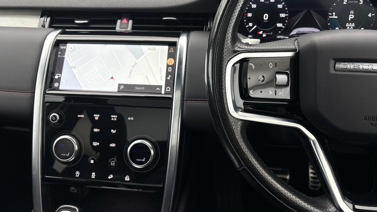 Land Rover Discovery Sport Image 13