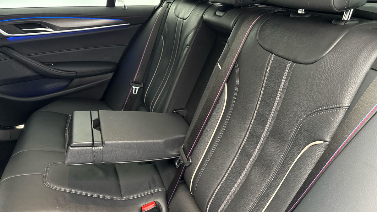 BMW 5 Series Image 9