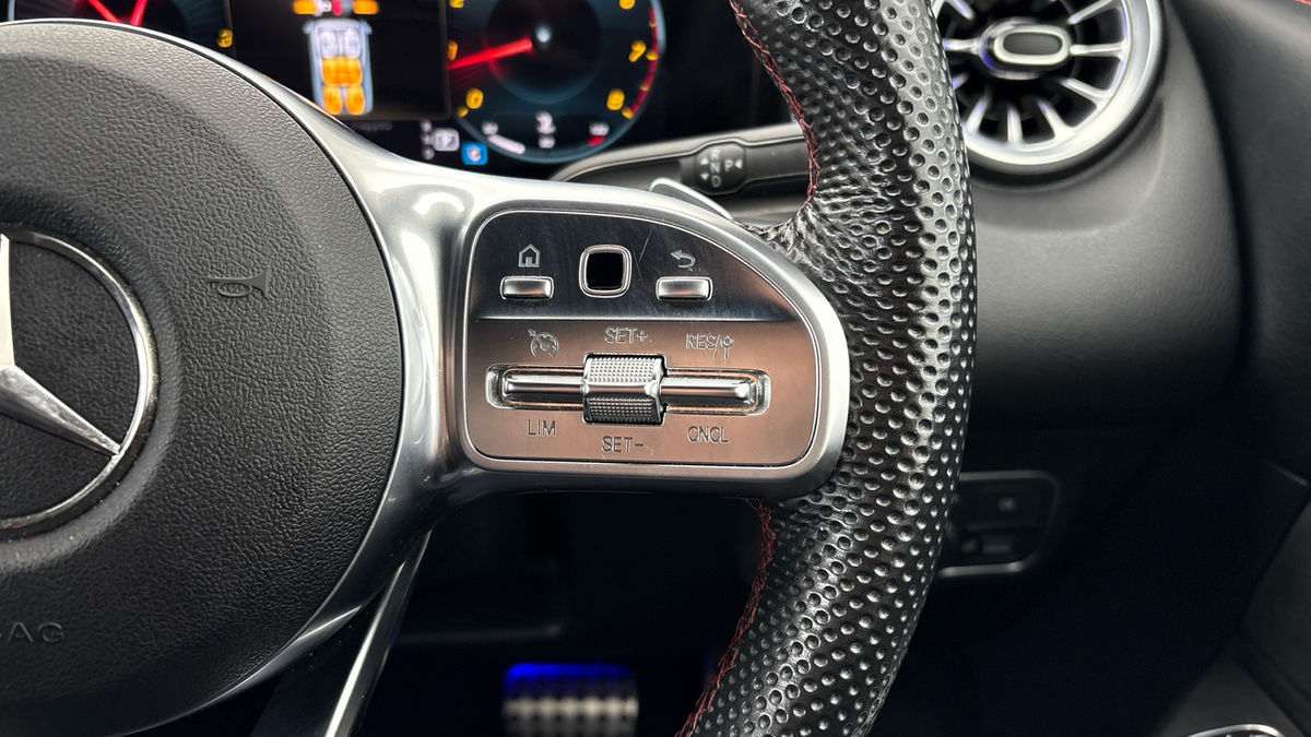 Mercedes-Benz GLB Image 14