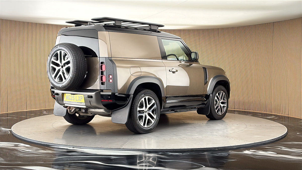 Land Rover Defender 90 Image 21