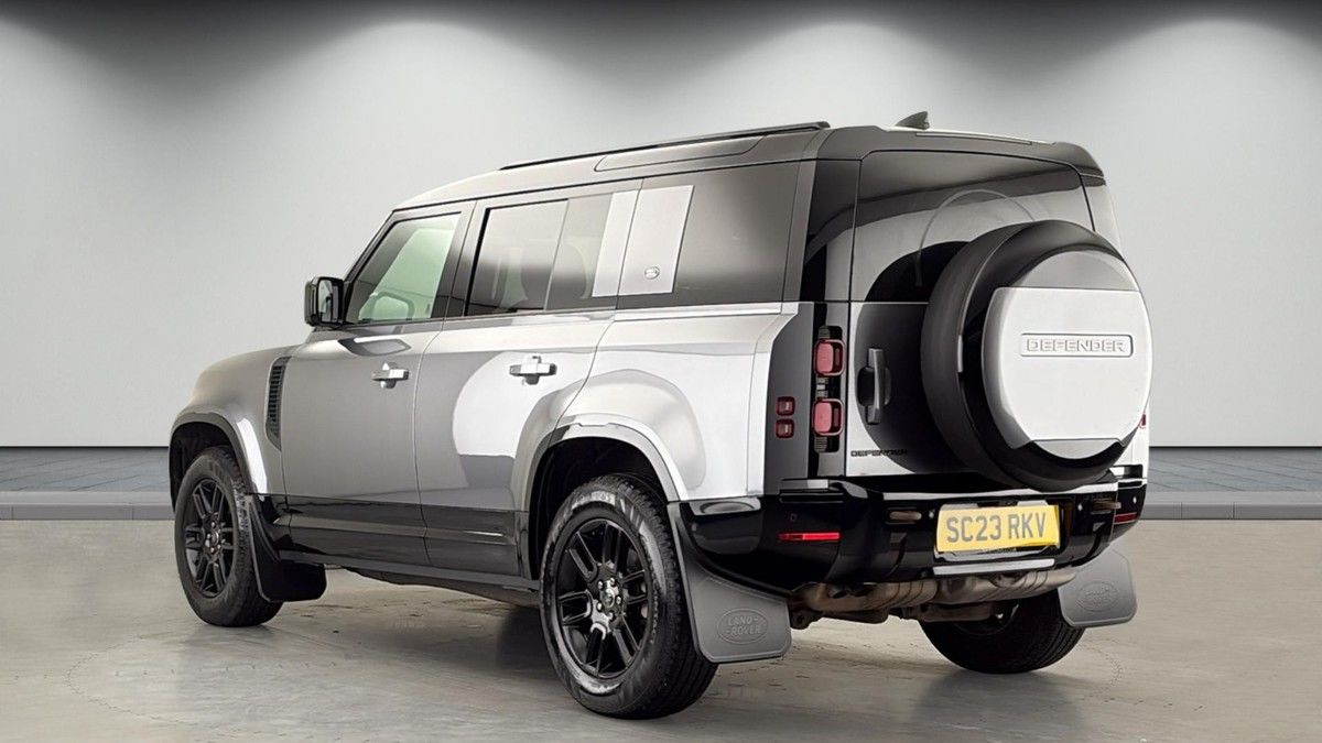Land Rover Defender 110 Image 2