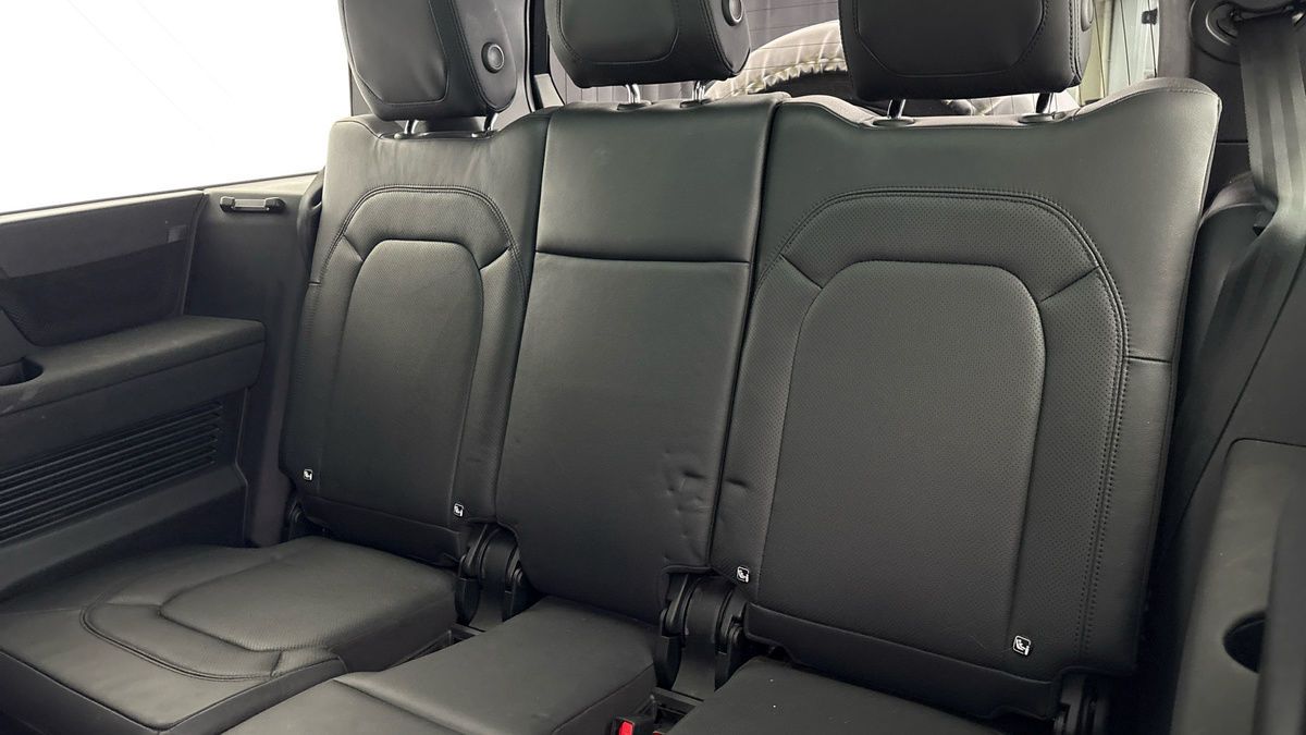 Land Rover Defender 130 Image 26