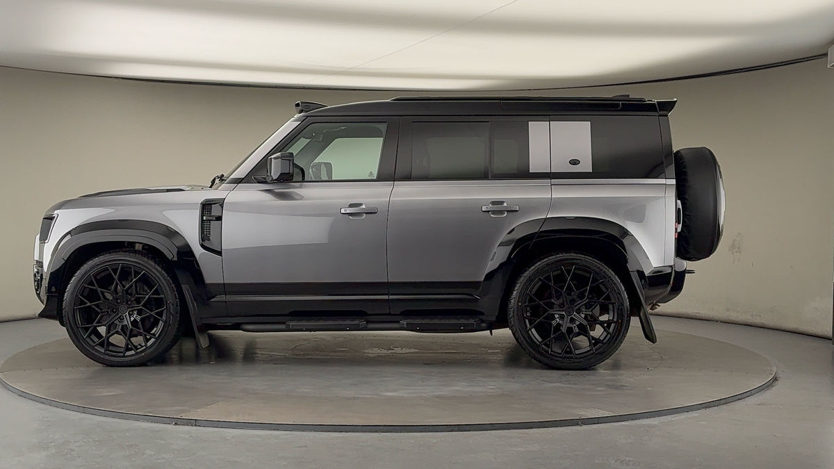 Land Rover Defender 110 Urban Image 15