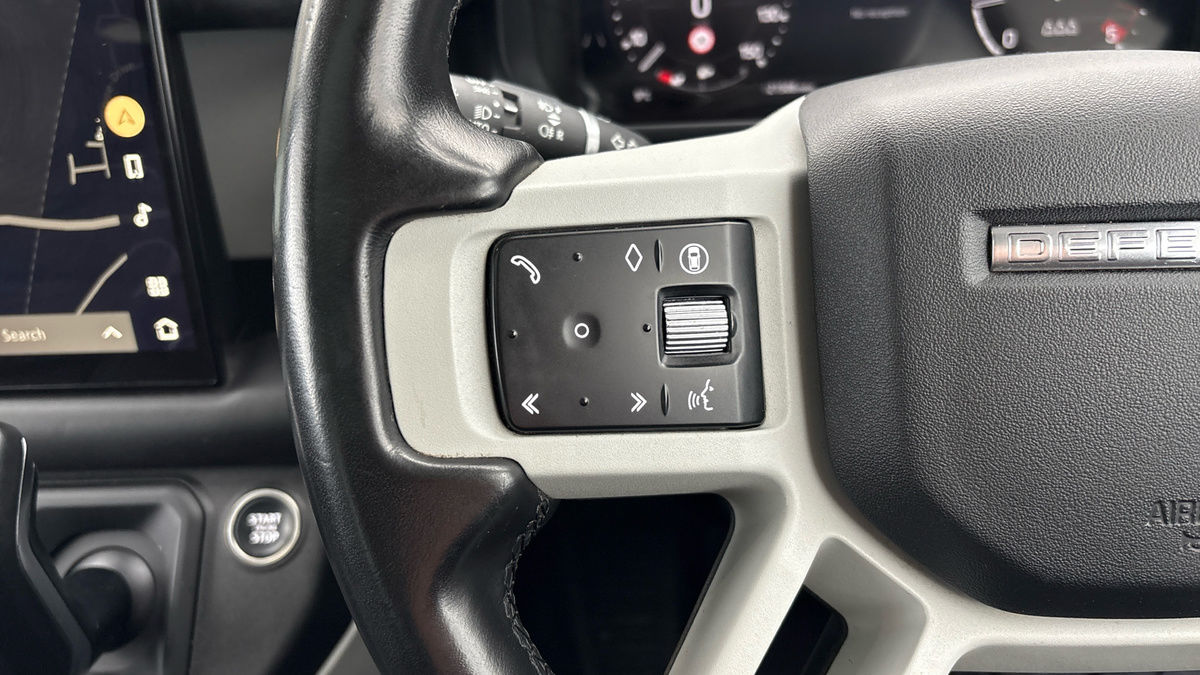 Land Rover Defender 90 Image 13