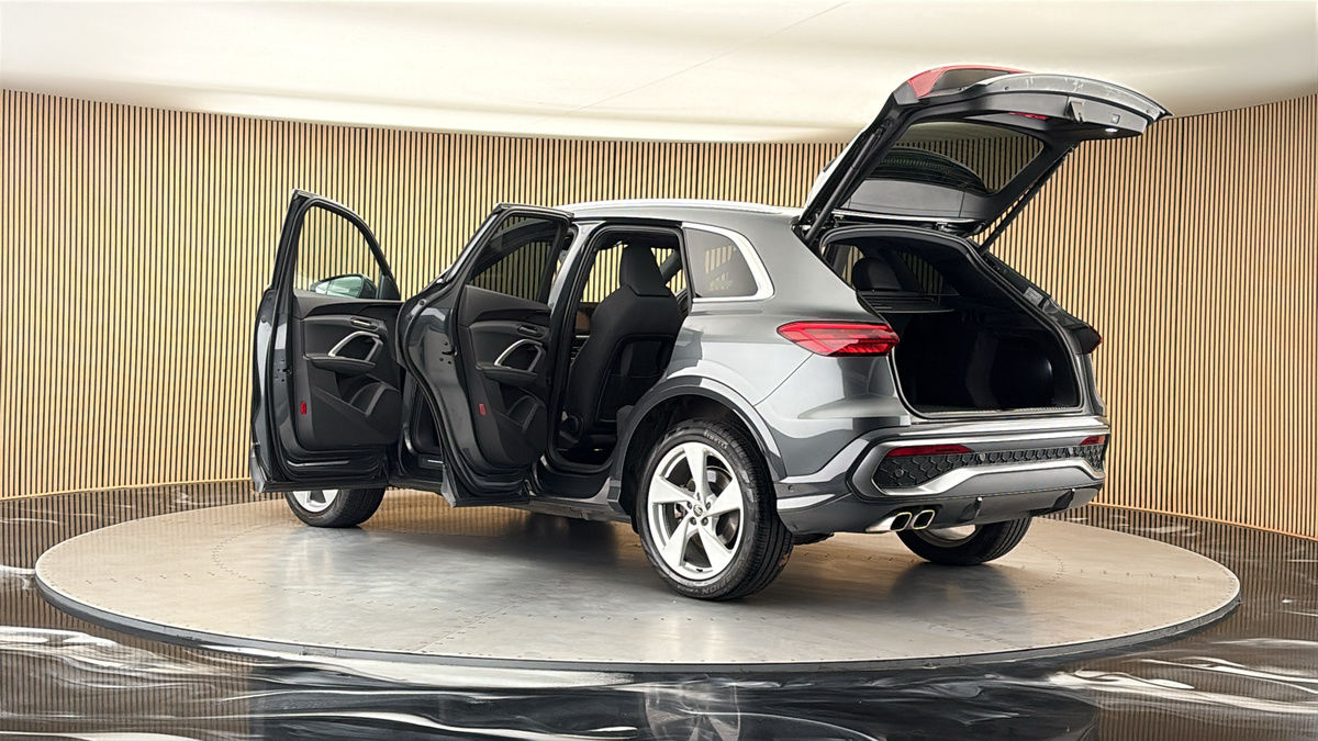 More views of Audi Q5