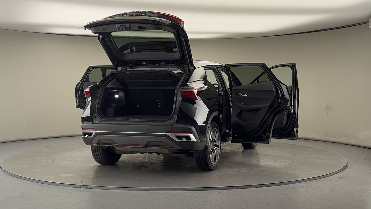 More views of Omoda 5