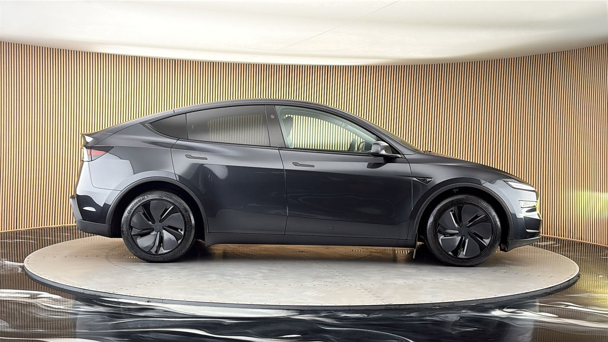 Tesla Model Y Image 16