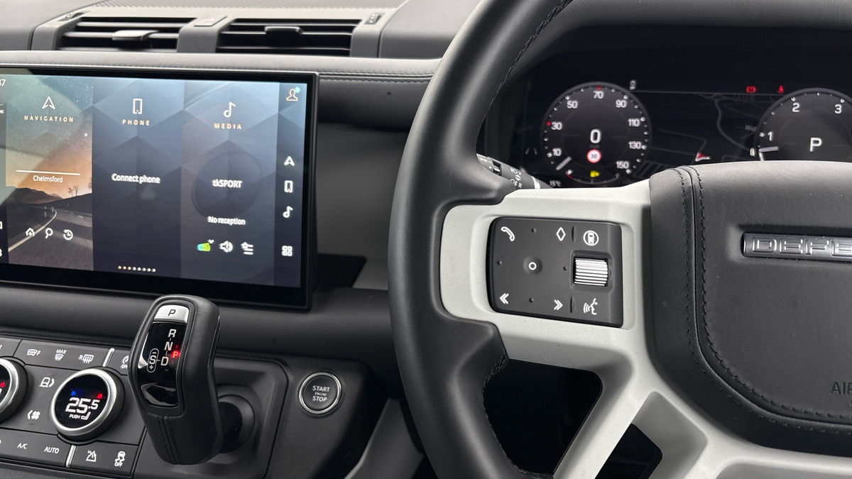 Land Rover Defender 90 Urban Image 13