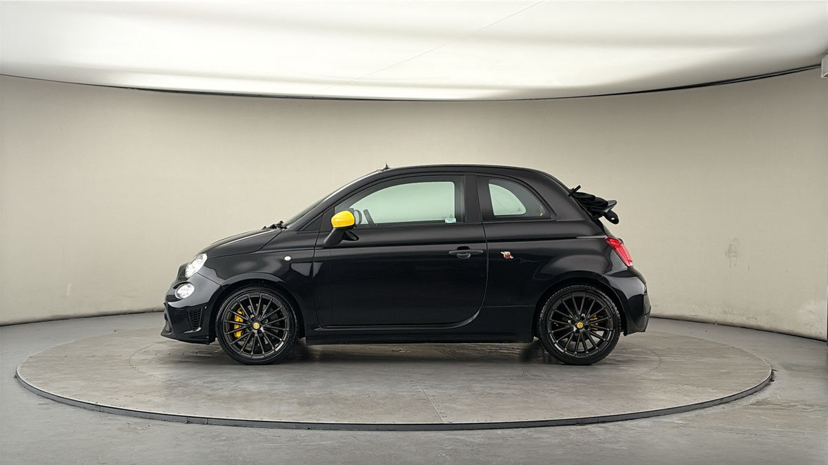 Abarth 695C Image 15