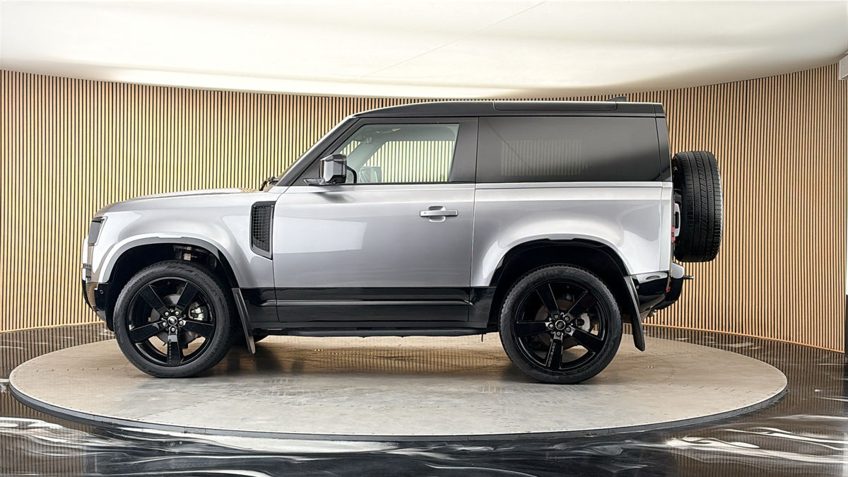 More views of Land Rover Defender 90