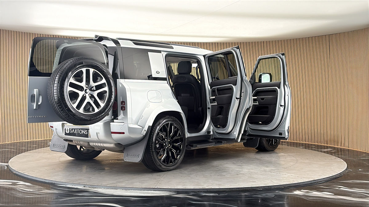 More views of Land Rover Defender 110