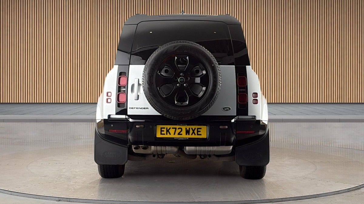 Land Rover Defender 110 Image 4