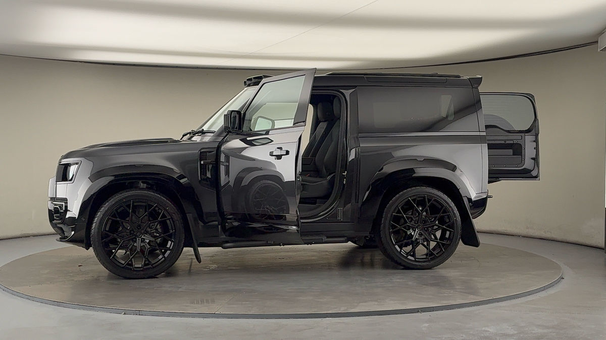 More views of Land Rover Defender 90