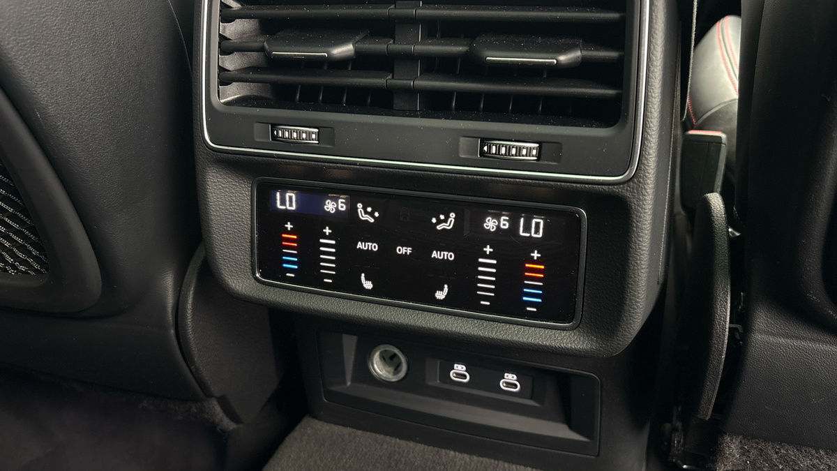 Audi RSQ8 Image 32