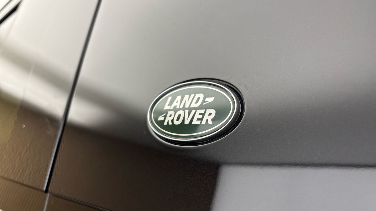Land Rover Defender 110 Image 41