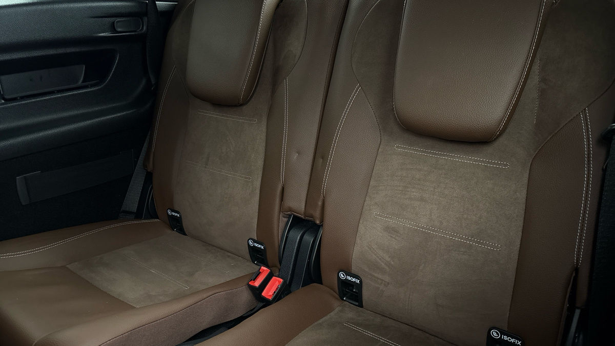 Mercedes-Benz GLB Image 25