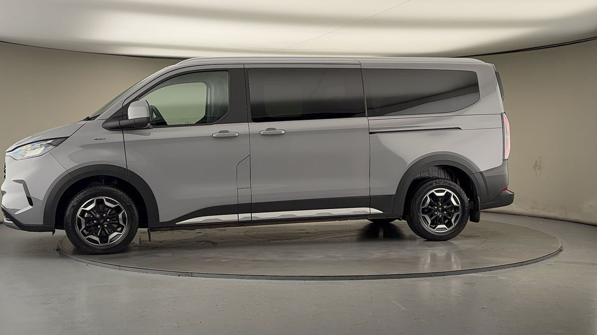 More views of Ford Tourneo Custom V710
