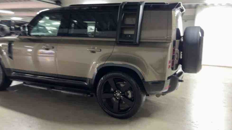 More views of Land Rover Defender 110