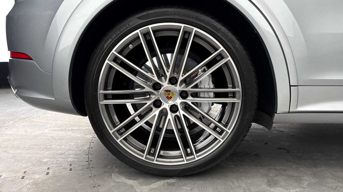 Porsche Cayenne Image 10