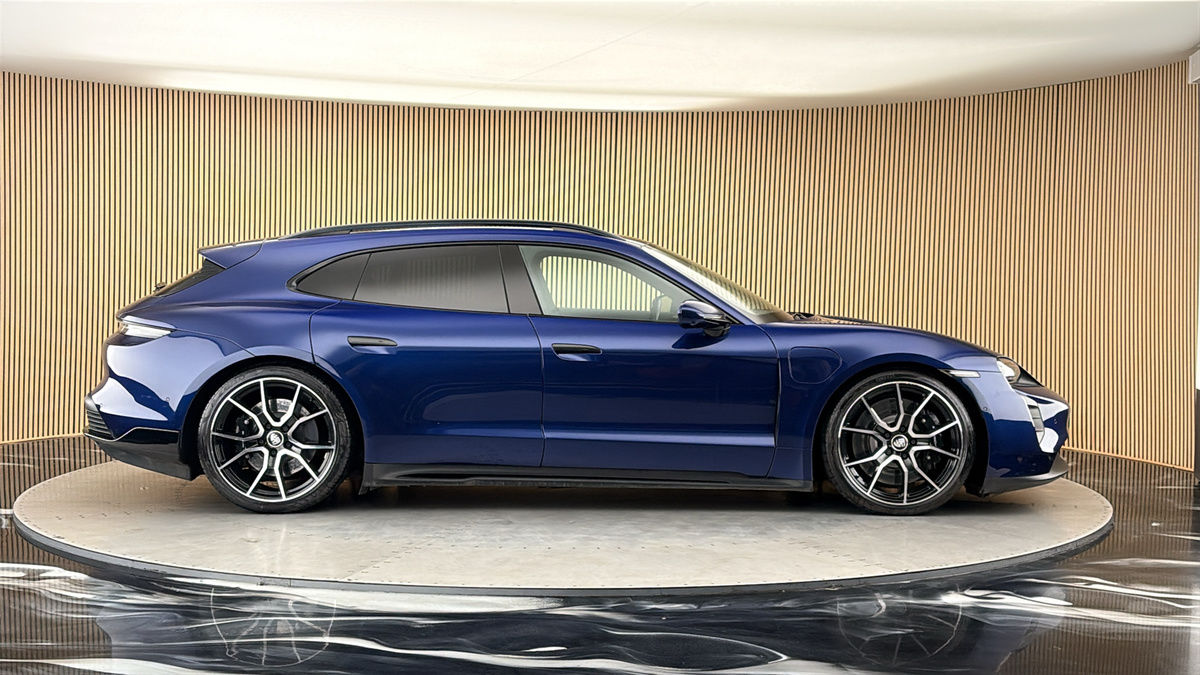 Porsche Taycan Image 17