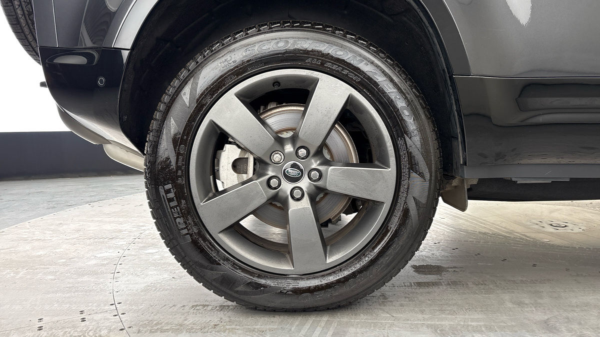 Land Rover Defender 110 Image 10