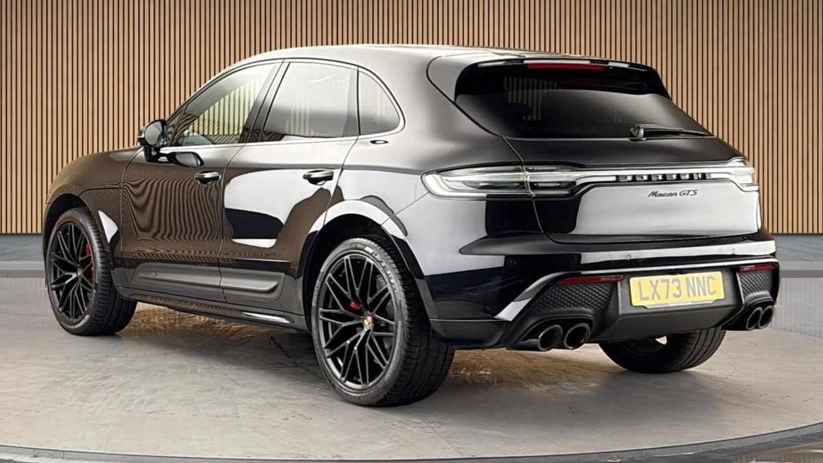 Porsche Macan Image 2