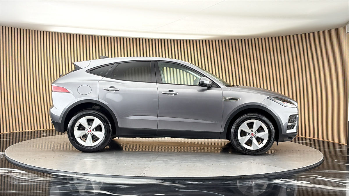 Jaguar E-PACE Image 16