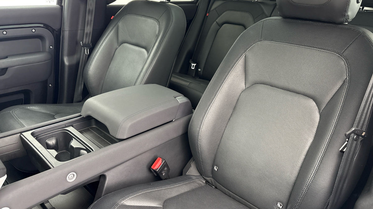 Land Rover Defender 110 Urban Image 7