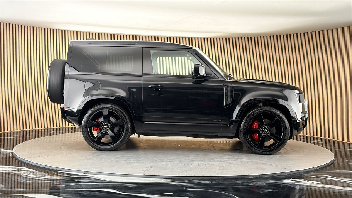 Land Rover Defender 90 Image 16