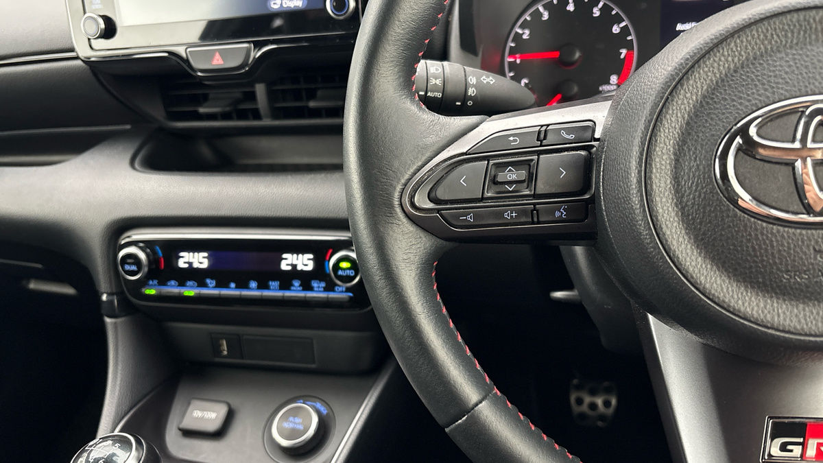 Toyota Yaris Image 13