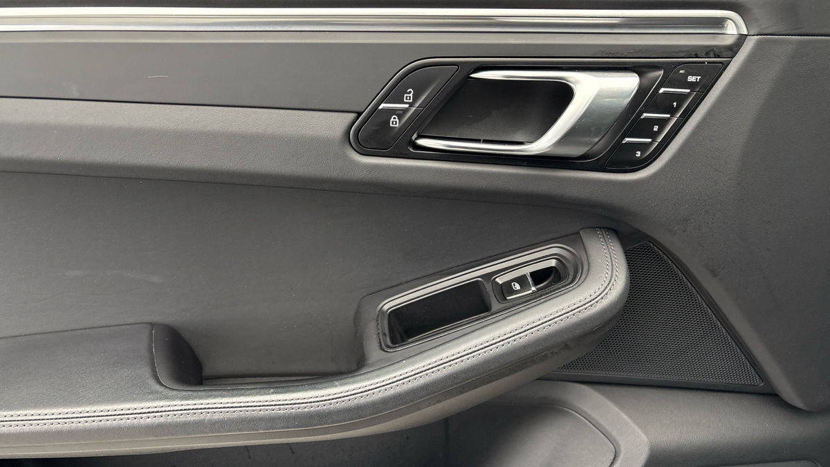 Porsche Macan Image 19