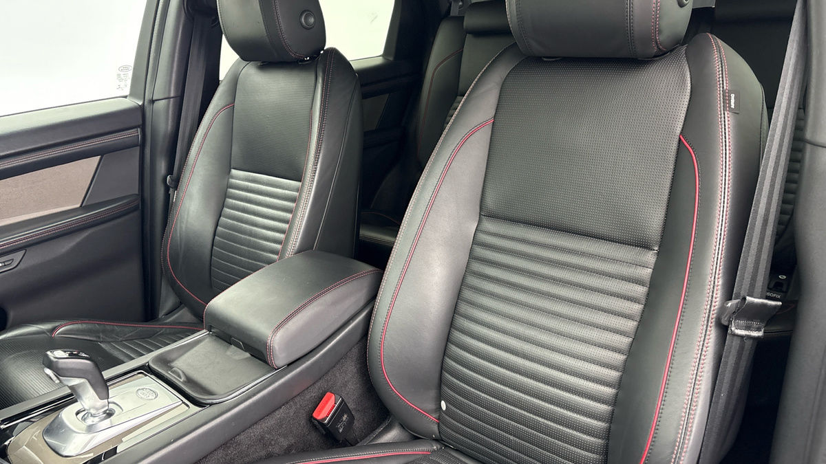 Land Rover Discovery Sport Image 7