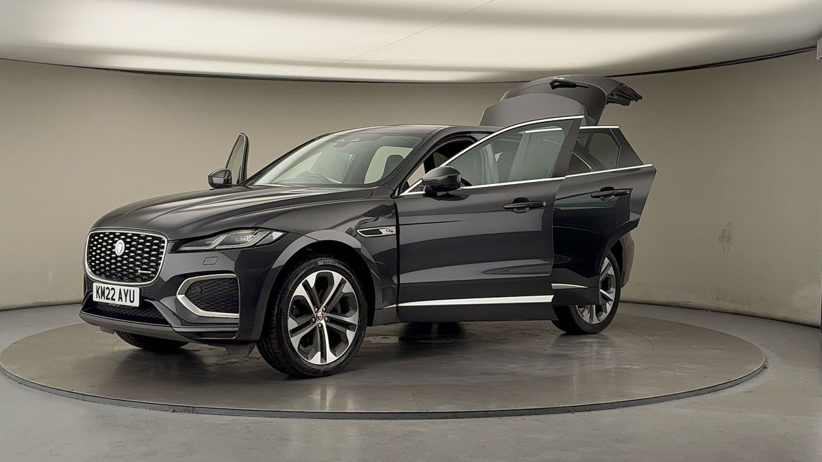 Jaguar F-PACE Image 22