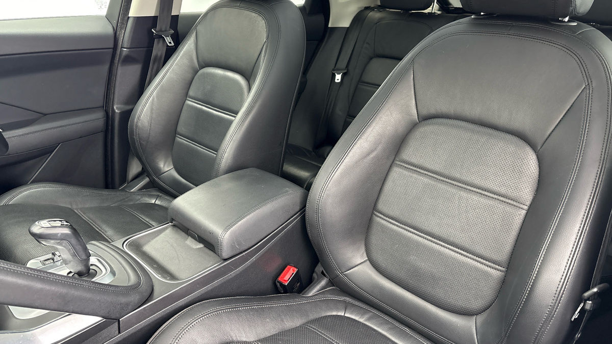 Jaguar E-PACE Image 7