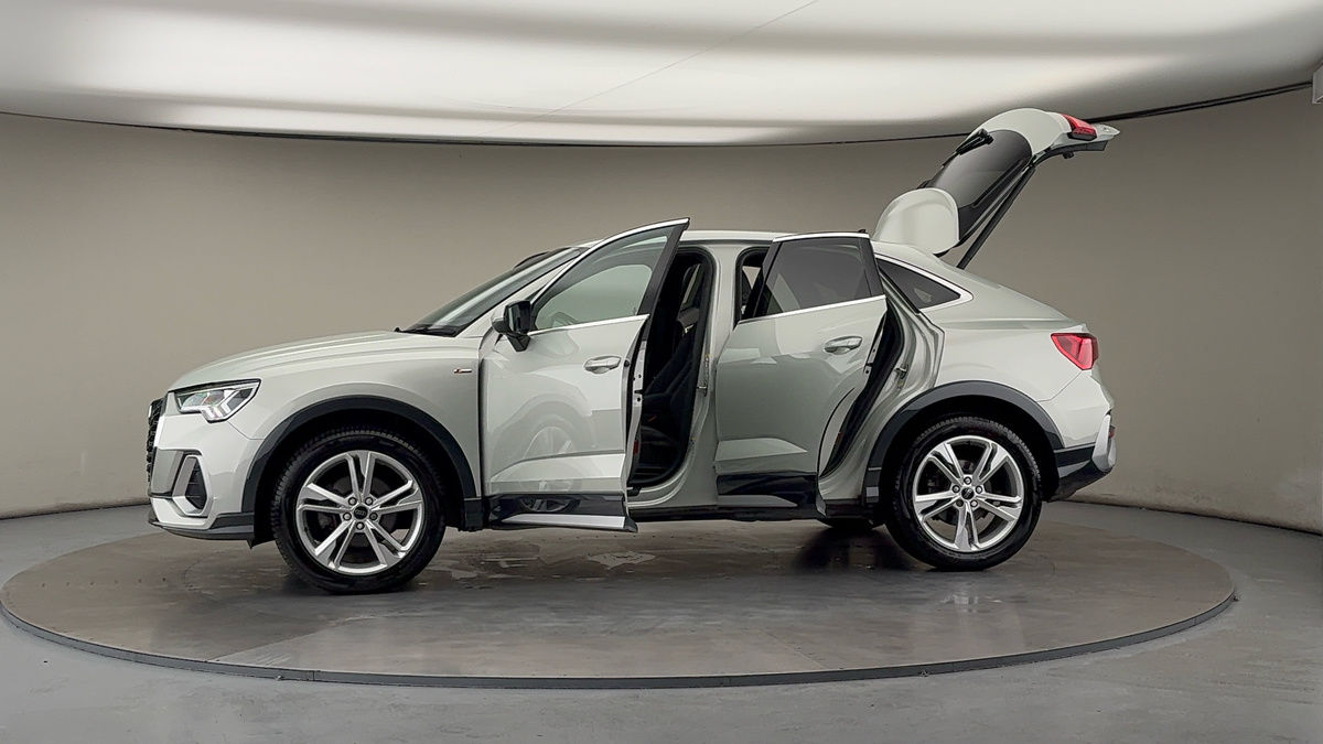 More views of Audi Q3