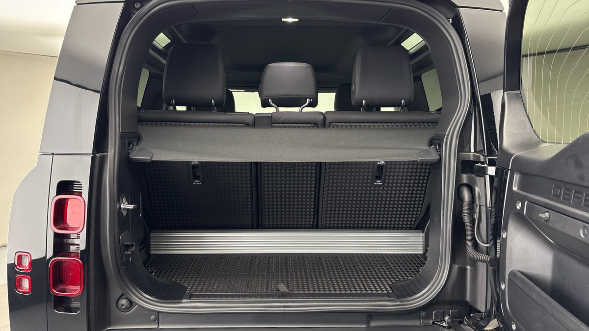 Land Rover Defender 90 Image 11
