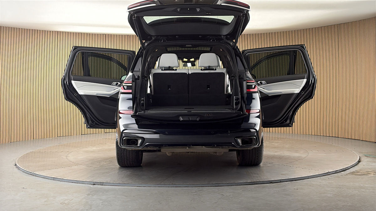 More views of BMW X7