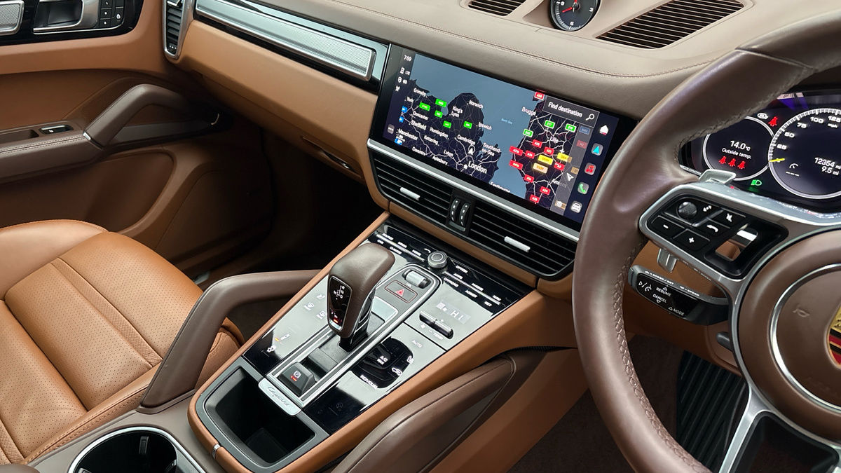 Porsche Cayenne Image 18