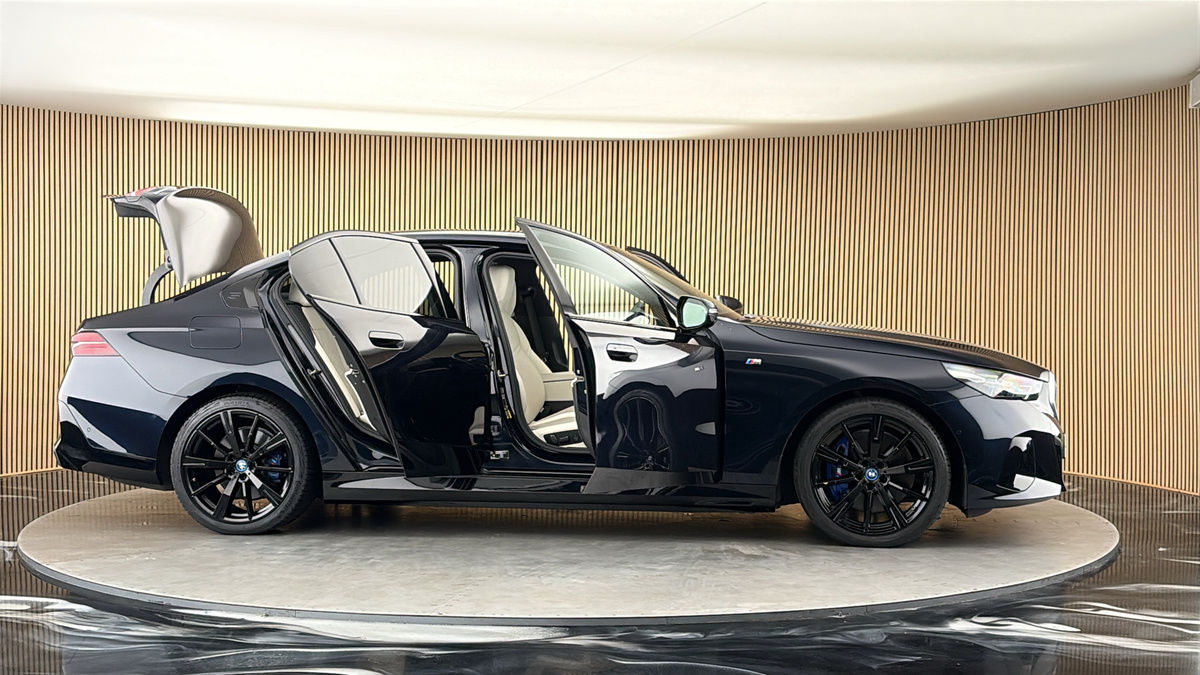 More views of BMW i5