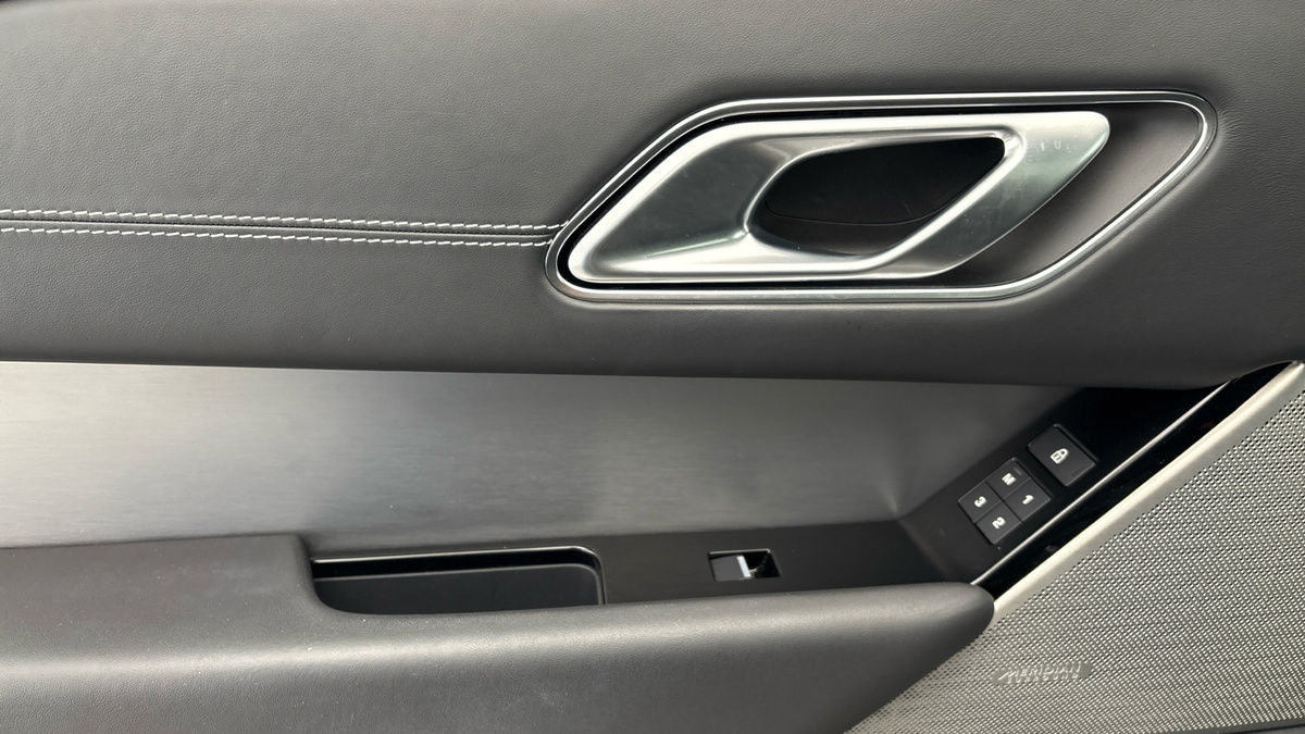 Land Rover Range Rover Velar Image 19